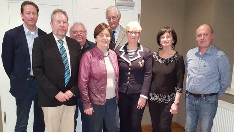 (v.l.n.r.): Ralph Bogisch, Hartmut Prüssner, Bernd Klingebiel, die neu gewählte Kreisvorsitzende der MIT Goslar, Almut Broihan, MIT Ehrenmitglied Otto Fricke, Sabine Kleinke, Landesvorsitzende der MIT Braunschweig, Siegrun Fuchs und Joachim Skorzinski (v.l.n.r.): Ralph Bogisch, Hartmut Prüssner, Bernd Klingebiel, die neu gewählte Kreisvorsitzende der MIT Goslar, Almut Broihan, MIT Ehrenmitglied Otto Fricke, Sabine Kleinke, Landesvorsitzende der MIT Braunschweig, Siegrun Fuchs und Joachim Skorzinski