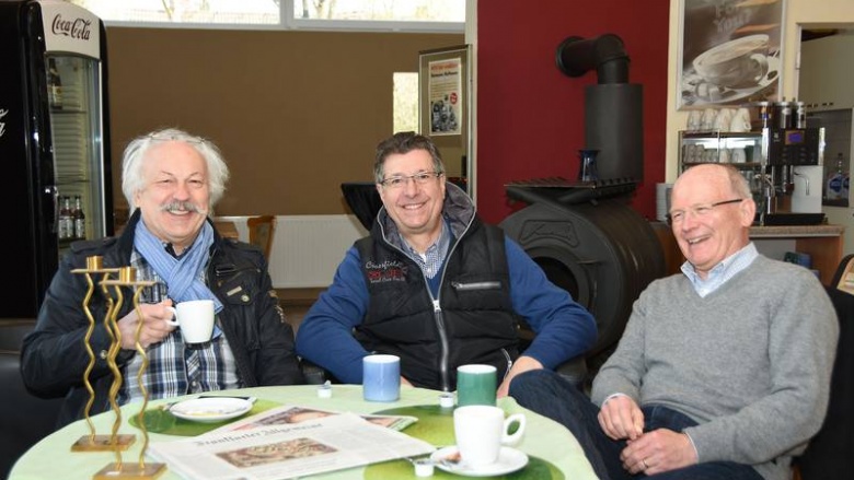 Nach dem Rundgang sitzen die MIT´ler im Cafe des BSK Nach dem Rundgang sitzen die MIT´ler im Cafe des BSK