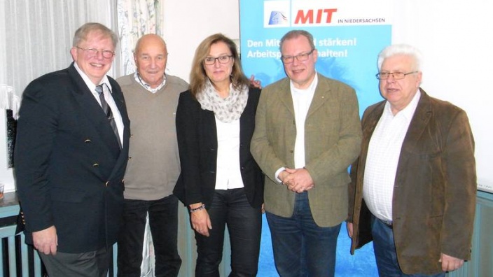 (v.l.n.r.): Andreas Sobotta, Jürgen Schulz, Bernadetté Huntemann, Dr. Klaus Borowski und Günter Seltenhorn. (Foto: Jürgen Waser, Delmenhorst)
